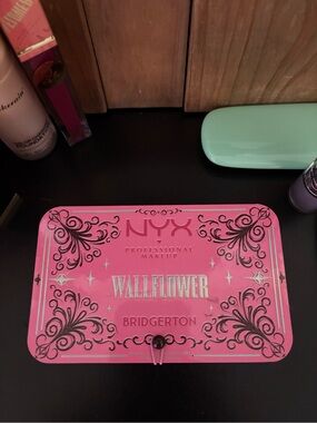 NYX Wallflower Bridgerton Blush Palette - Pink